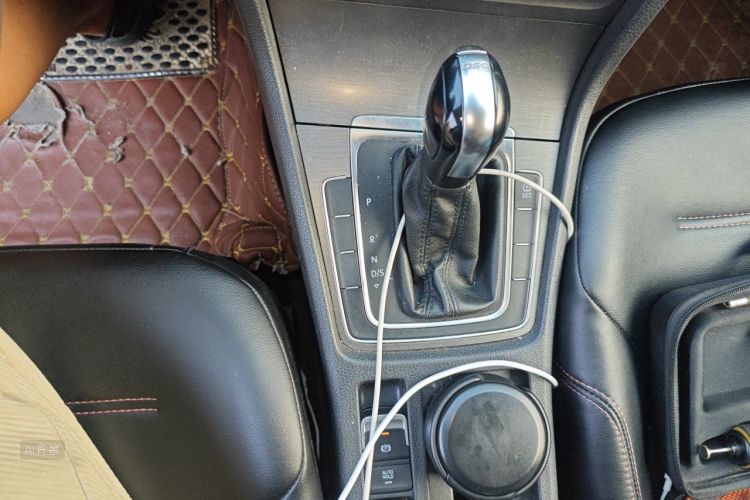 Volkswagen Golf 2015 car image #16