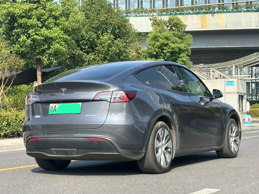 Tesla Model Y 2022 صورة سيارة #4