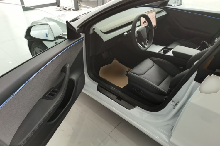 Tesla Model 3 2026 car image #16