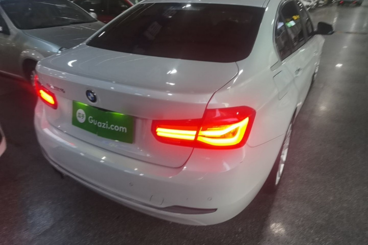 BMW 3 Series 2018 #8 BMW 3 Series 2018 car image #8