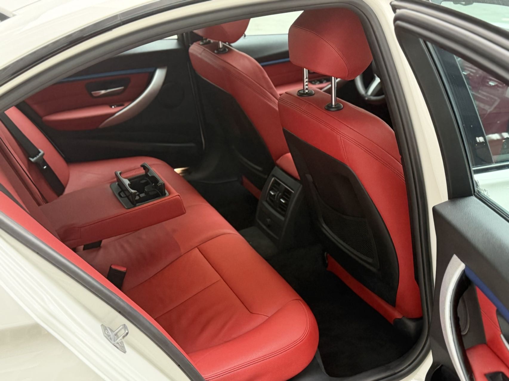 BMW 3 Series 2018 car image #8