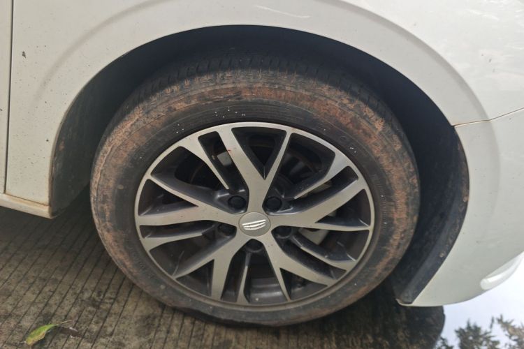 GEELY Emgrand 2022 car image #6
