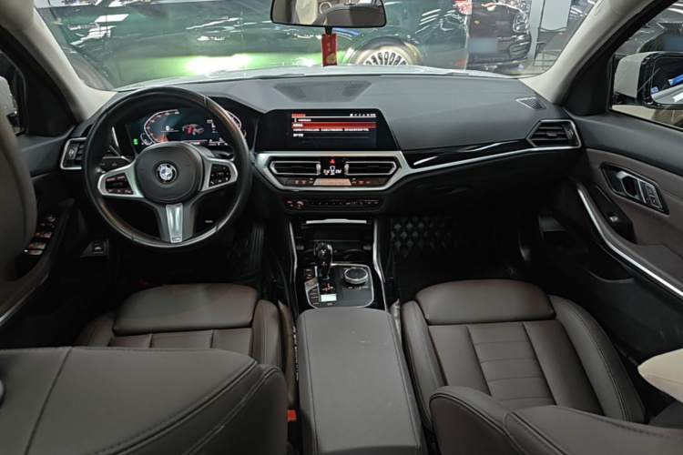 BMW 3 Series 2021 car image #11