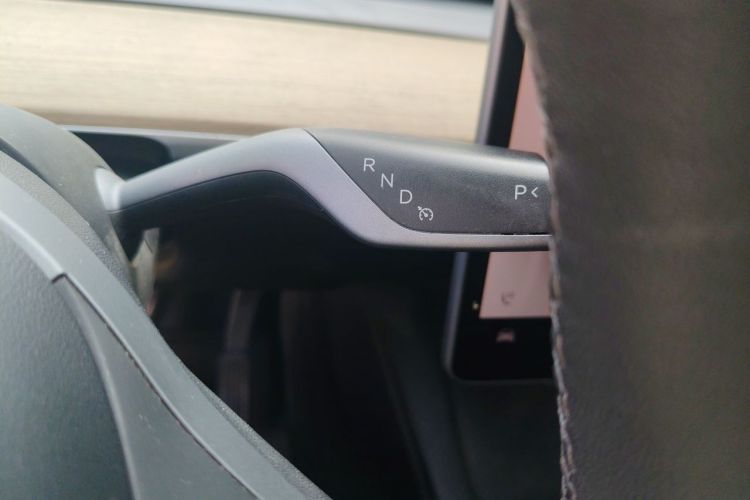 Tesla Model Y 2022 car image #14