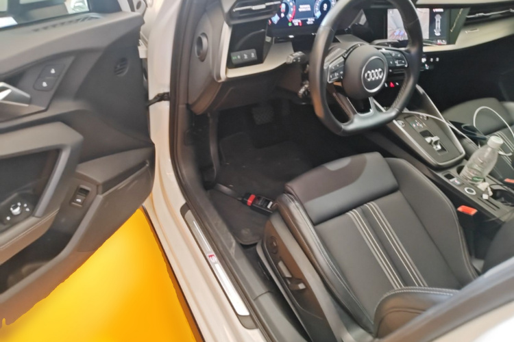 Audi A3 2023 immagine di auto #16