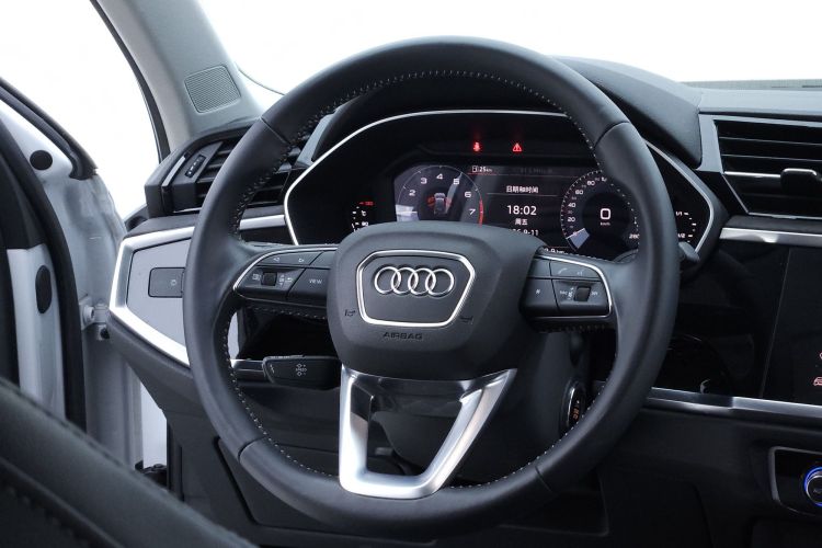 Audi Q3 2021 car image #12