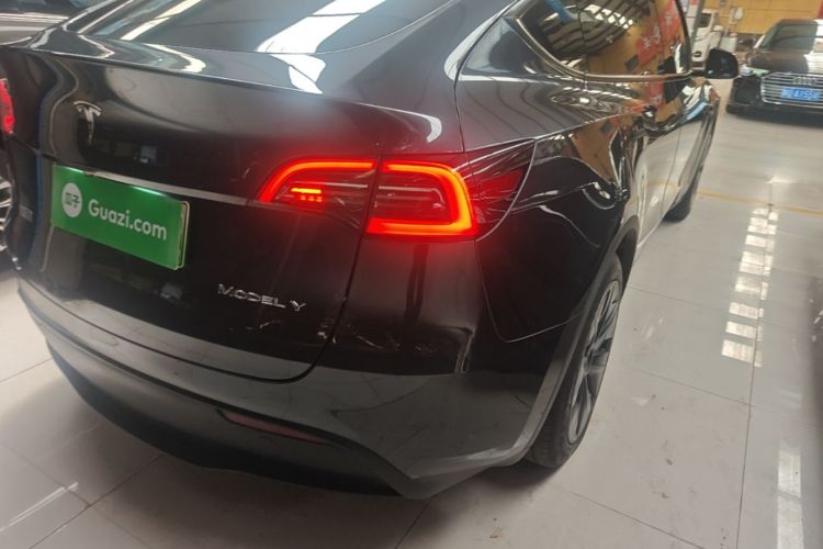 Tesla Model Y 2024 #8 Tesla Model Y 2024 car image #8