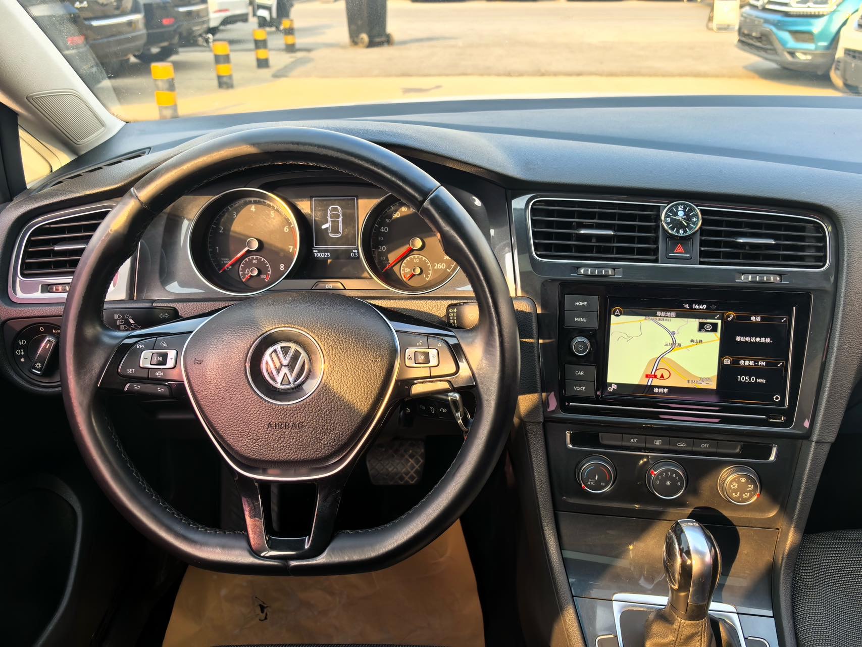 Volkswagen Golf 2019 car image #7