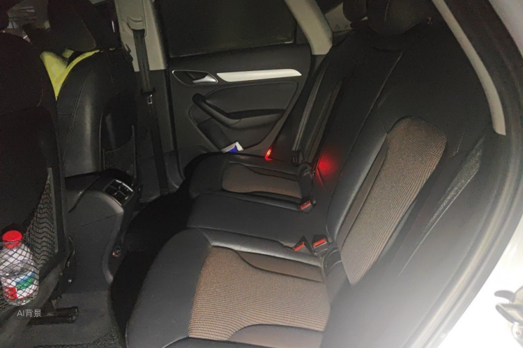 Audi Q3 2017 car image #19