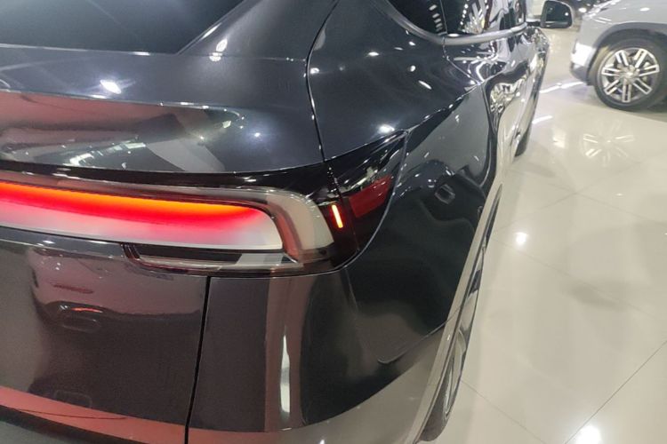 Tesla Model Y 2025 car image #8