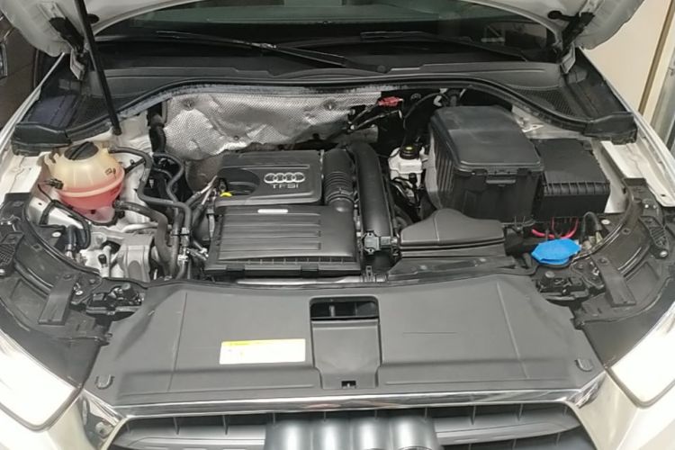 Audi Q3 2017 car image #22