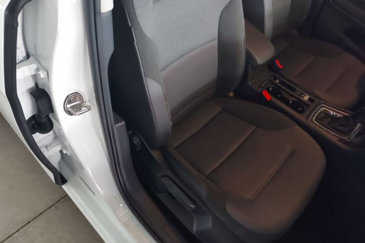 Volkswagen Golf 2020 car image #24