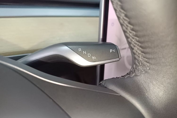 Tesla Model Y 2021 #14 Tesla Model Y 2021 car image #14
