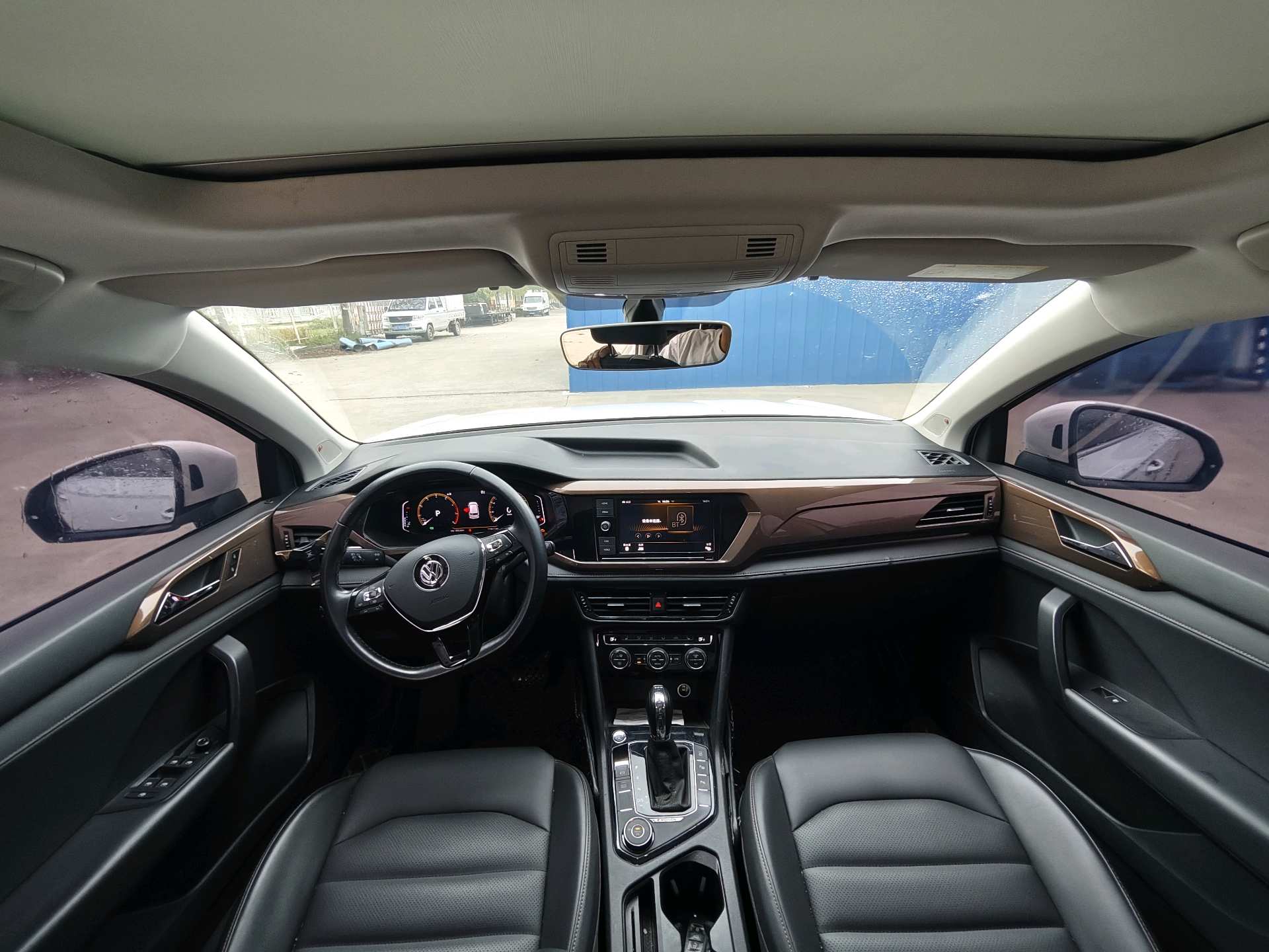 Volkswagen Tharu 2019 car image #8