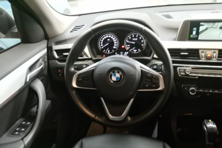 BMW X1 2019 car image #11
