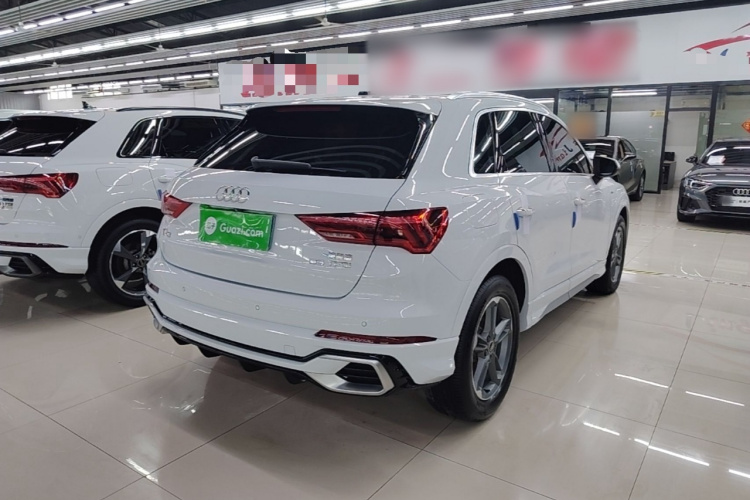 Audi Q3 2023 car image #5
