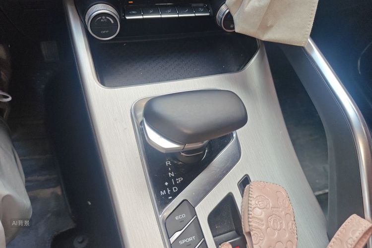 GEELY Coolray 2021 car image #16