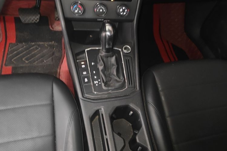 Volkswagen Lavida 2018 car image #14