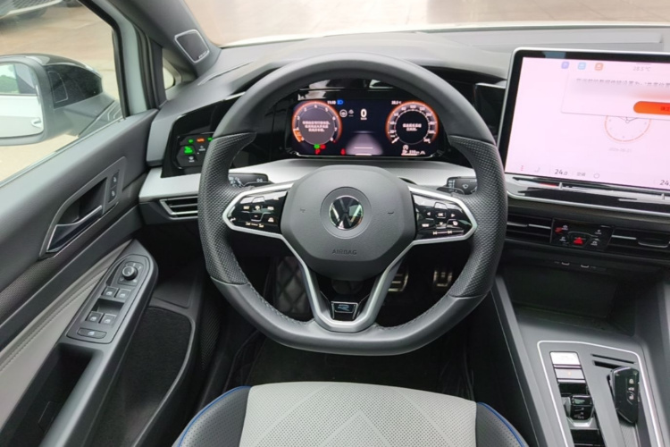 Volkswagen Golf 2024 car image #11