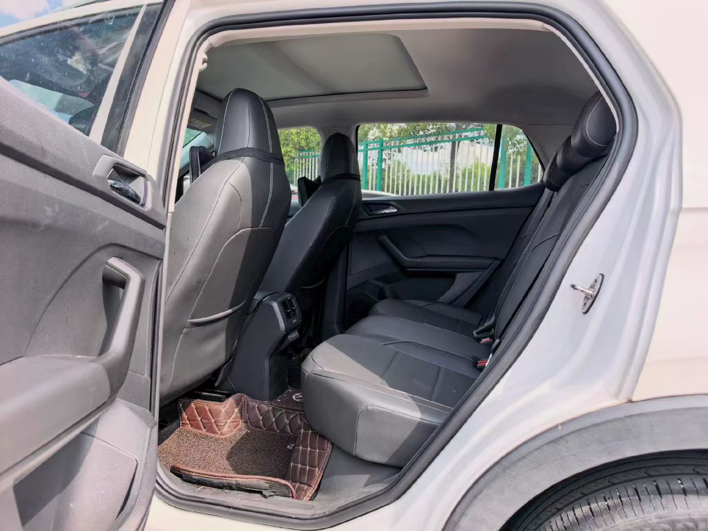Volkswagen T-Cross 2019 #5 Volkswagen T-Cross 2019 car image #5