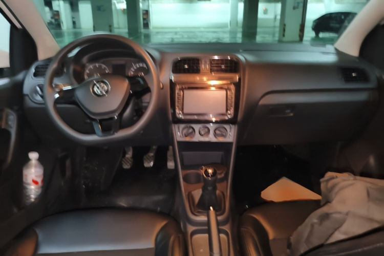 Volkswagen Polo 2015 car image #10