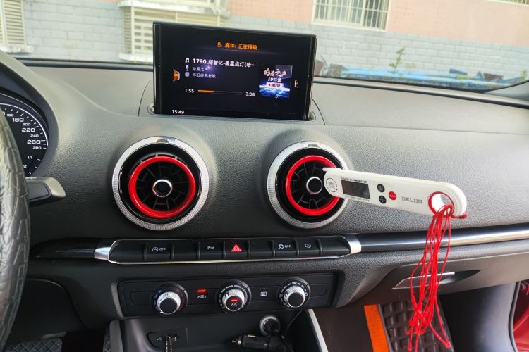 Audi A3 2019 car image #13