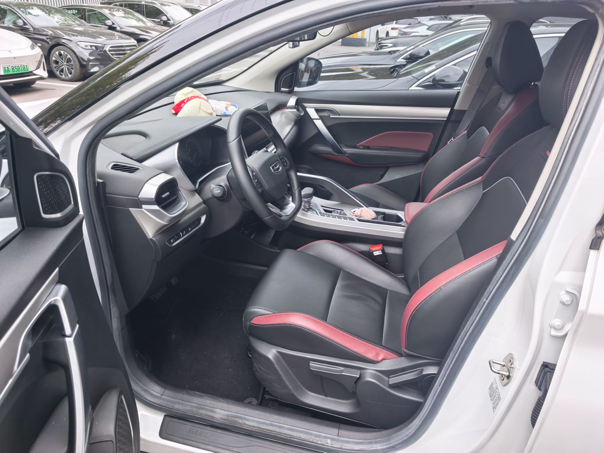 GEELY Coolray 2021 car image #2
