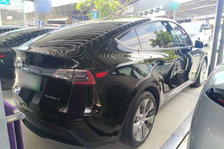 Tesla Model Y 2023 immagine di auto #7