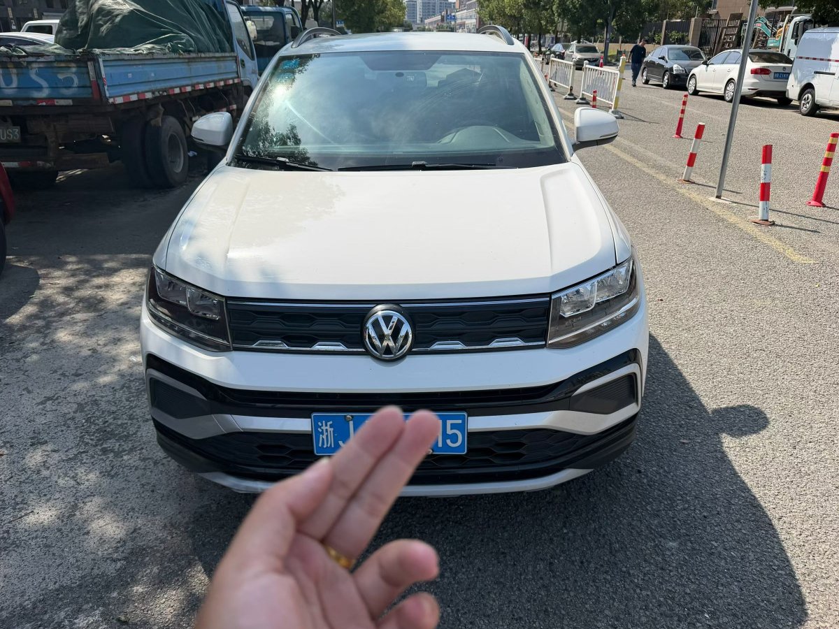 Volkswagen T-Cross 2019 car image #2