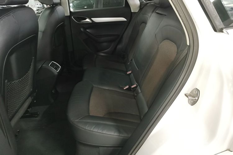 Audi Q3 2018 car image #17