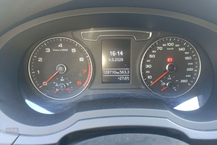 Audi Q3 2018 immagine di auto #14