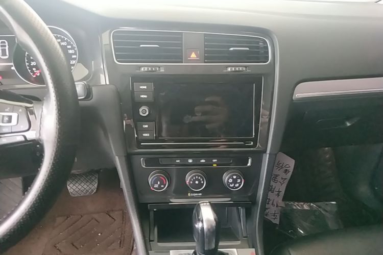Volkswagen Golf 2019 car image #13