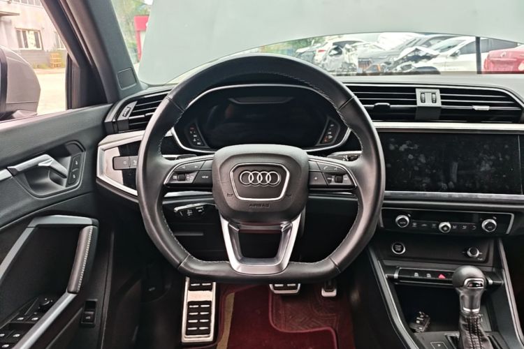 Audi Q3 2024 car image #15