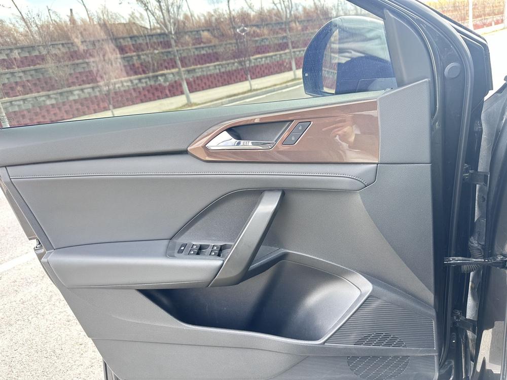 Volkswagen Tharu 2021 car image #10