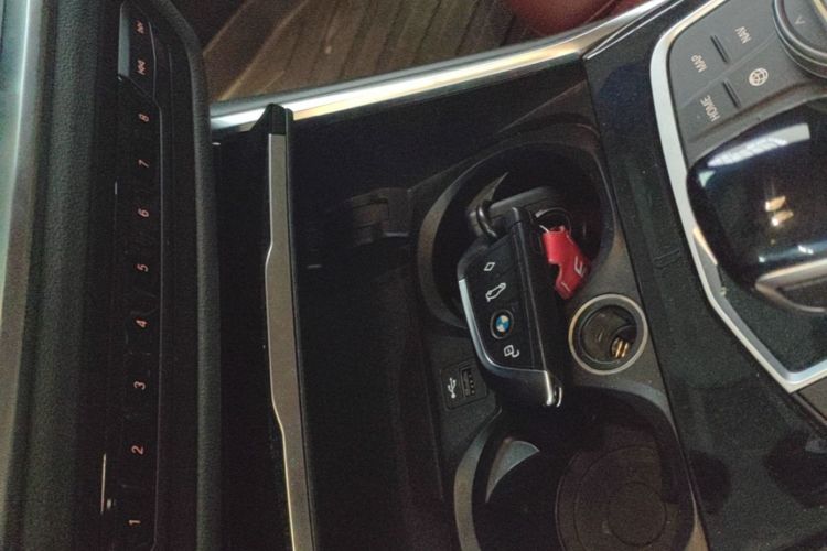 BMW 3 Series 2022 car image #9