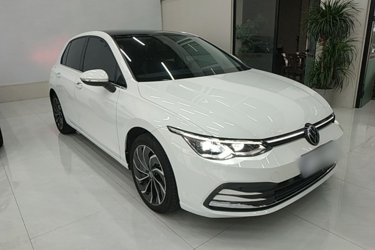 Volkswagen Golf 2022 car image #4