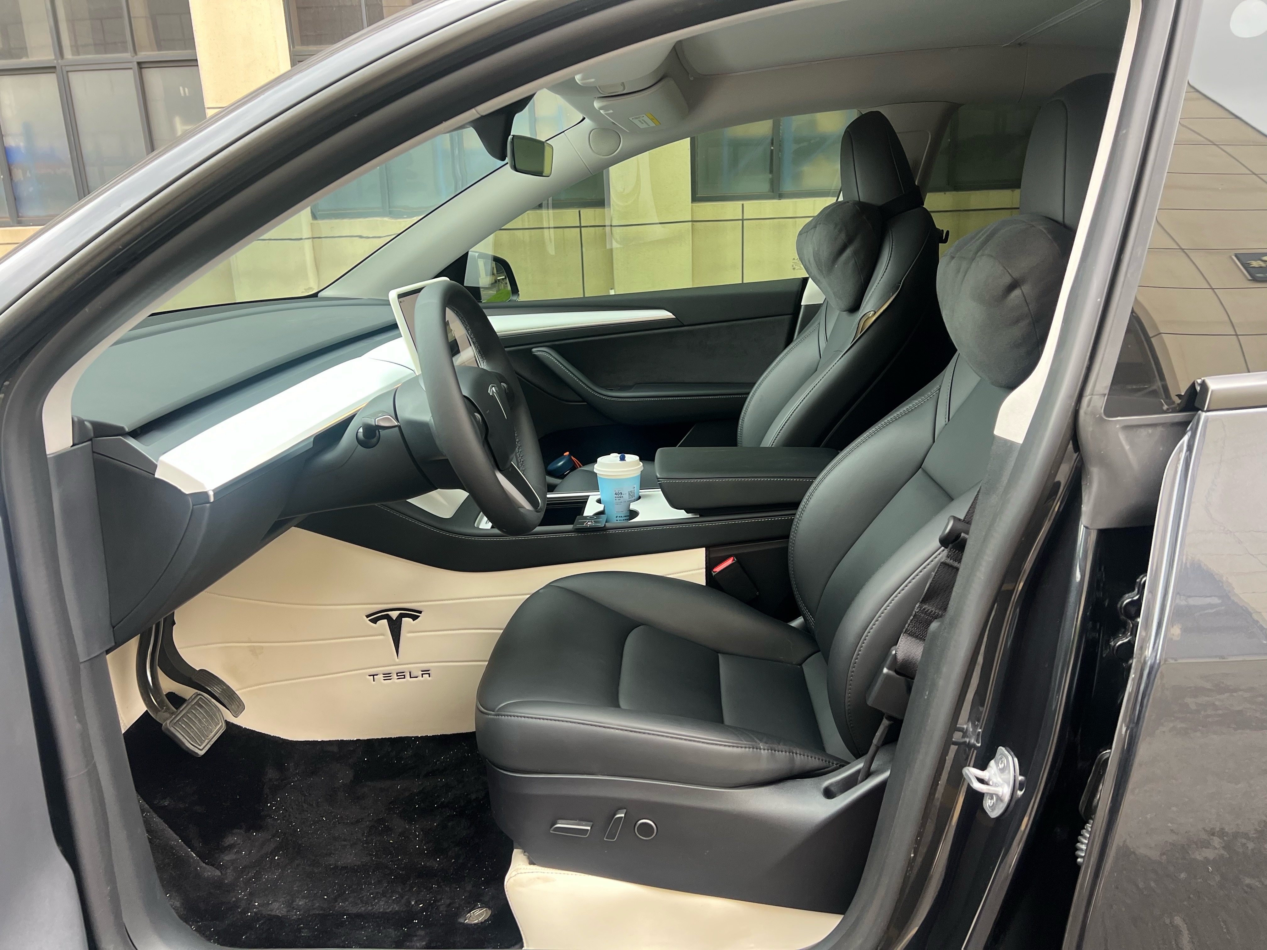 Tesla Model Y 2024 #7 Tesla Model Y 2024 car image #7