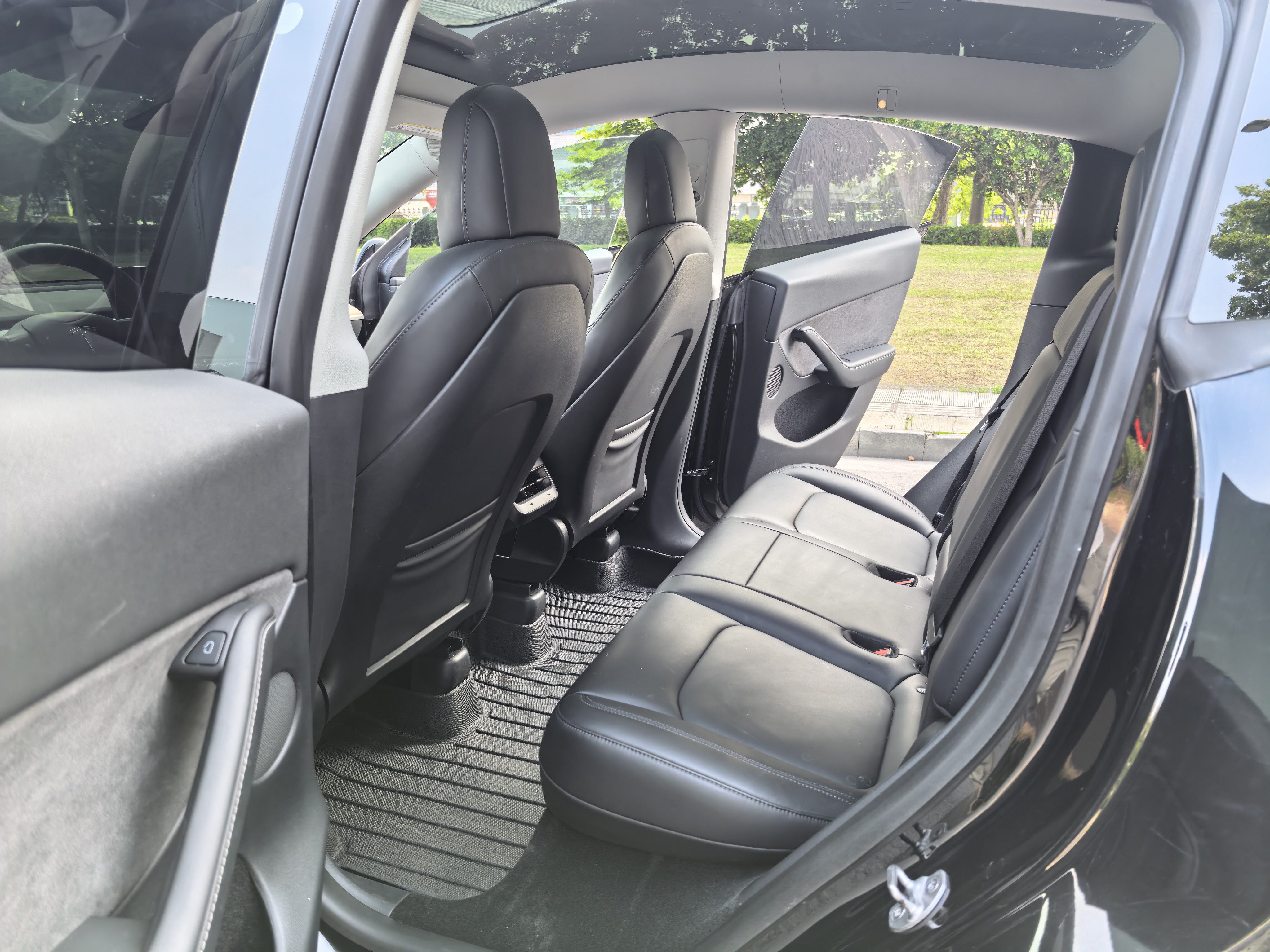 Tesla Model Y 2022 #5 Tesla Model Y 2022 car image #5