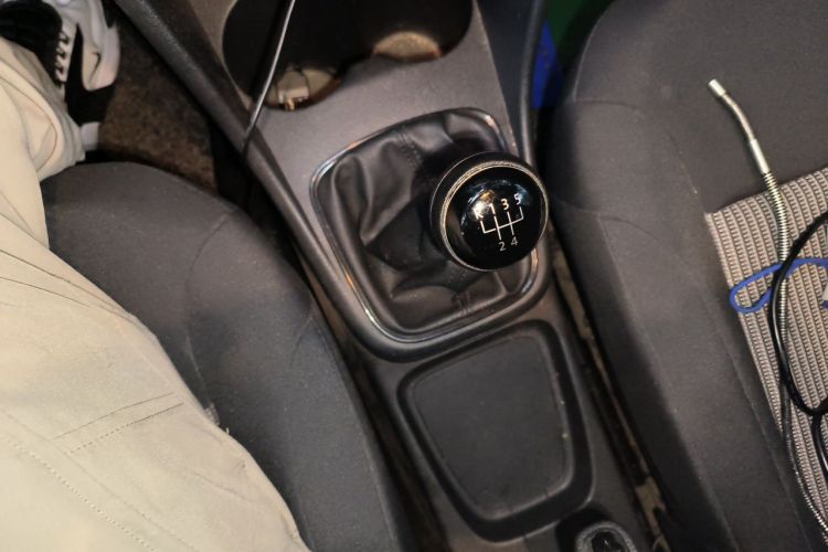 Volkswagen Polo 2015 car image #14