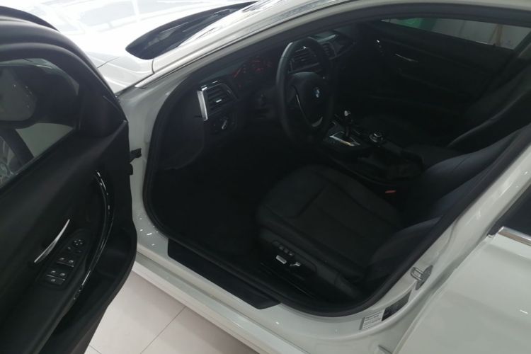 BMW 3 Series 2016 car image #12