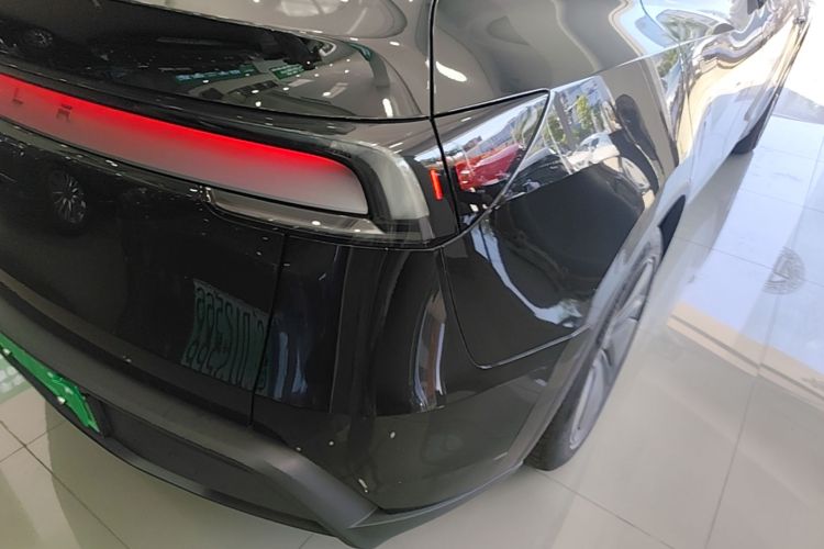 Tesla Model Y 2025 car image #8