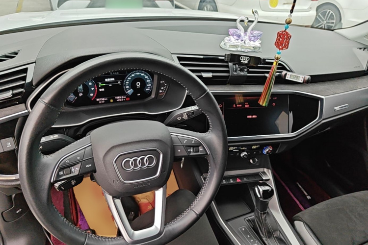 Audi Q3 2019 #10 Audi Q3 2019 car image #10