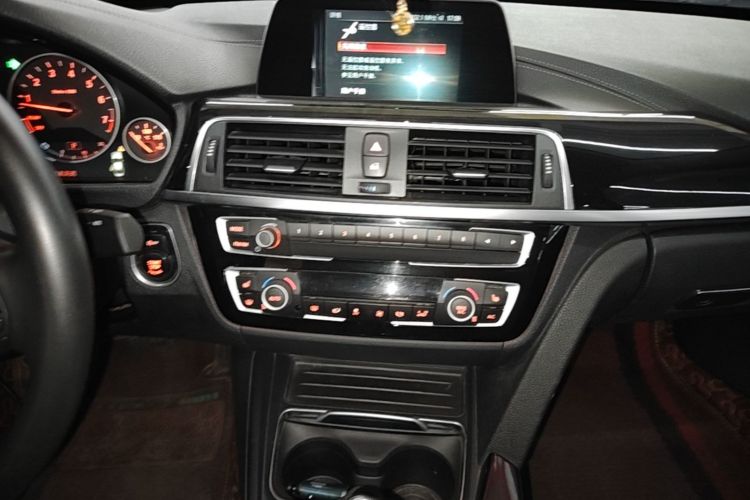 BMW 3 Series 2018 #13 BMW 3 Series 2018 car image #13