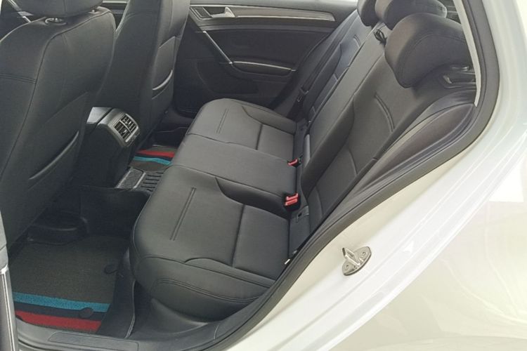 Volkswagen Golf 2016 car image #17