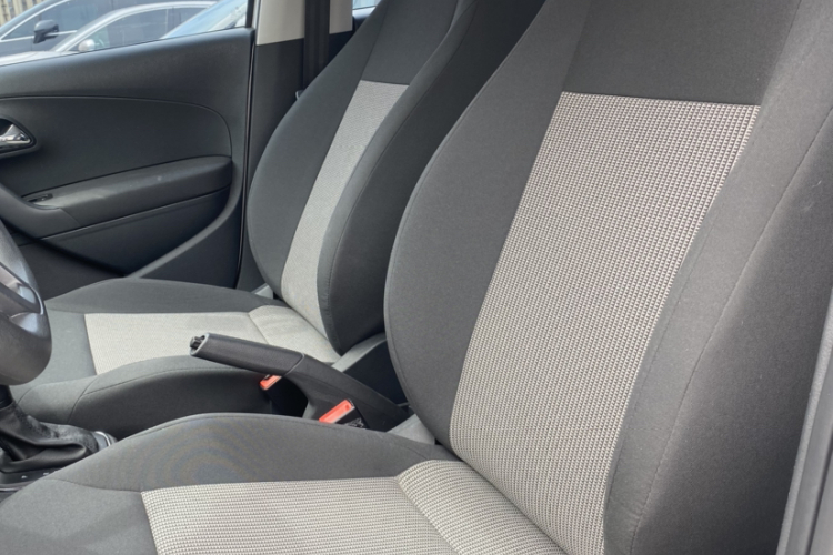 Volkswagen Polo 2016 car image #14