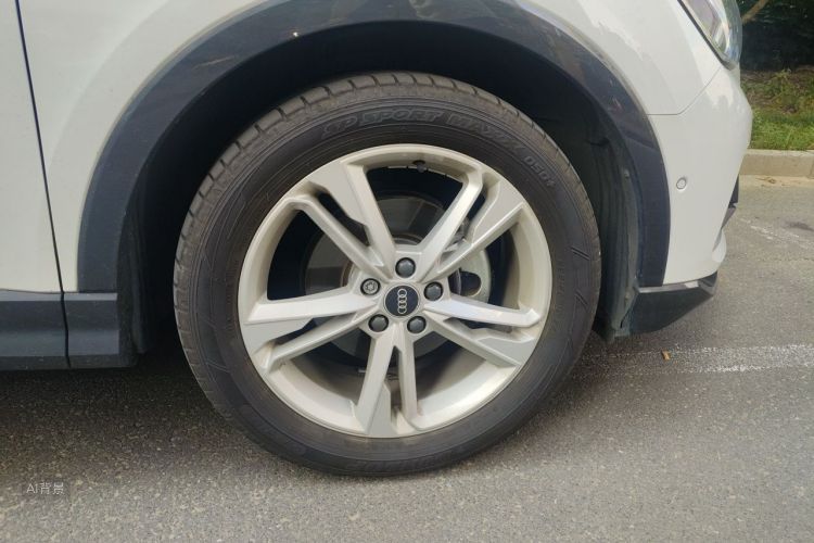 Audi Q3 2022 car image #9