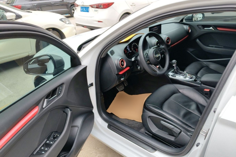 Audi A3 2019 car image #13