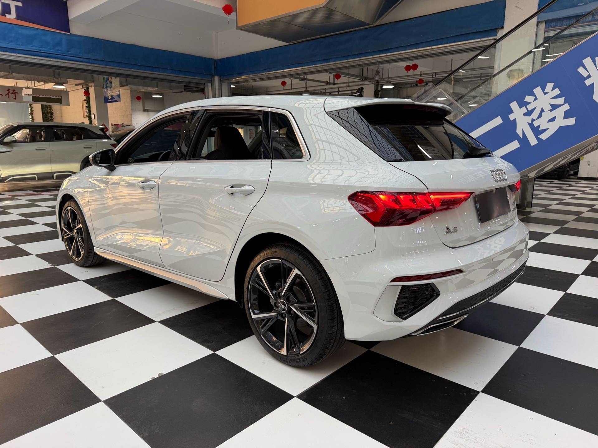 2023 car image #13