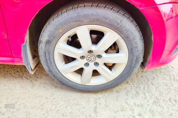 Volkswagen Polo 2014 car image #9