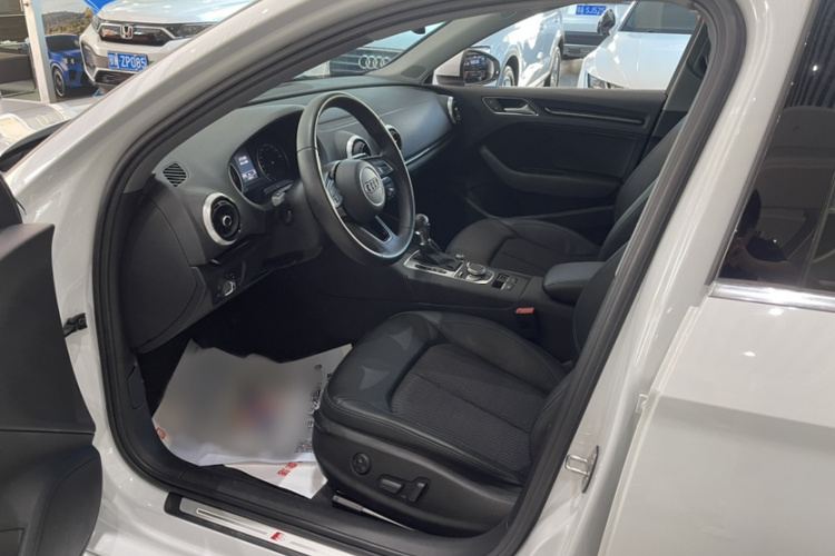 Audi A3 2019 car image #11